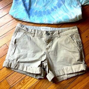 Aèropostale Khaki Women’s Midi Twill Shorts Size 6